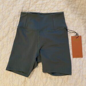 NWT Girlfriend Collective FLOAT ultralight legging shorts